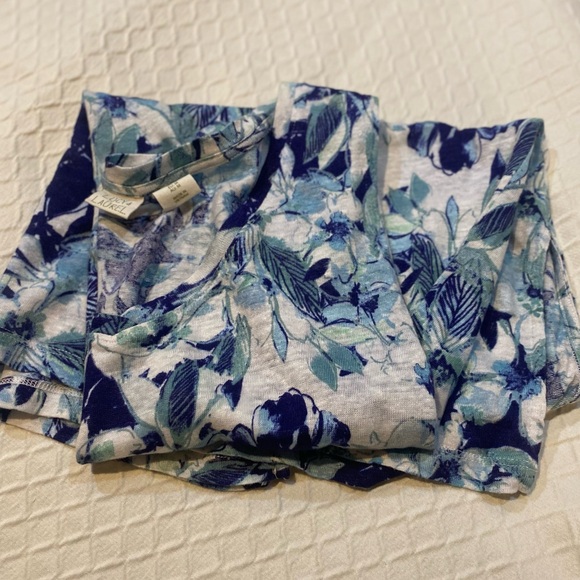 Lucy & Laurel 100% linen sleeveless top. Floral/botanical. White/blue. Medium. - Picture 8 of 9